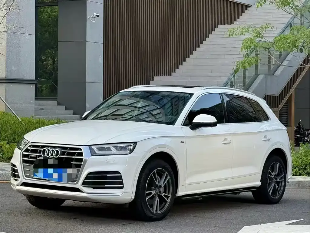 Audi Q5L 2021 — фото 1 из 20