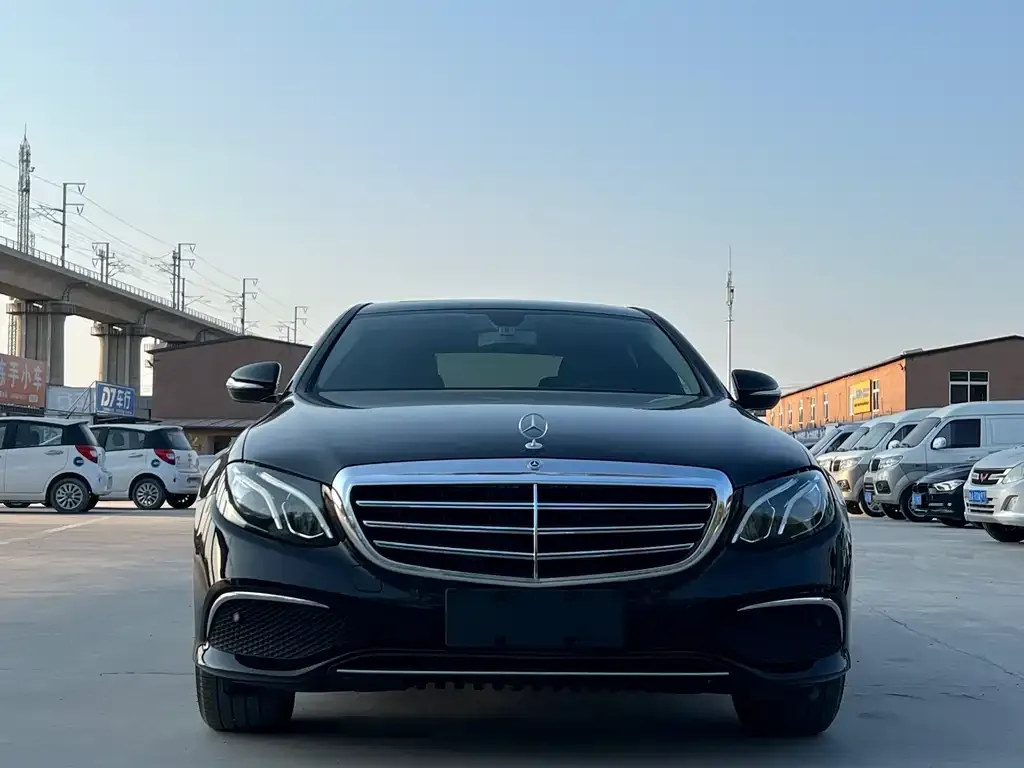 Mercedes-Benz E-Class 2018 — фото 1 из 5