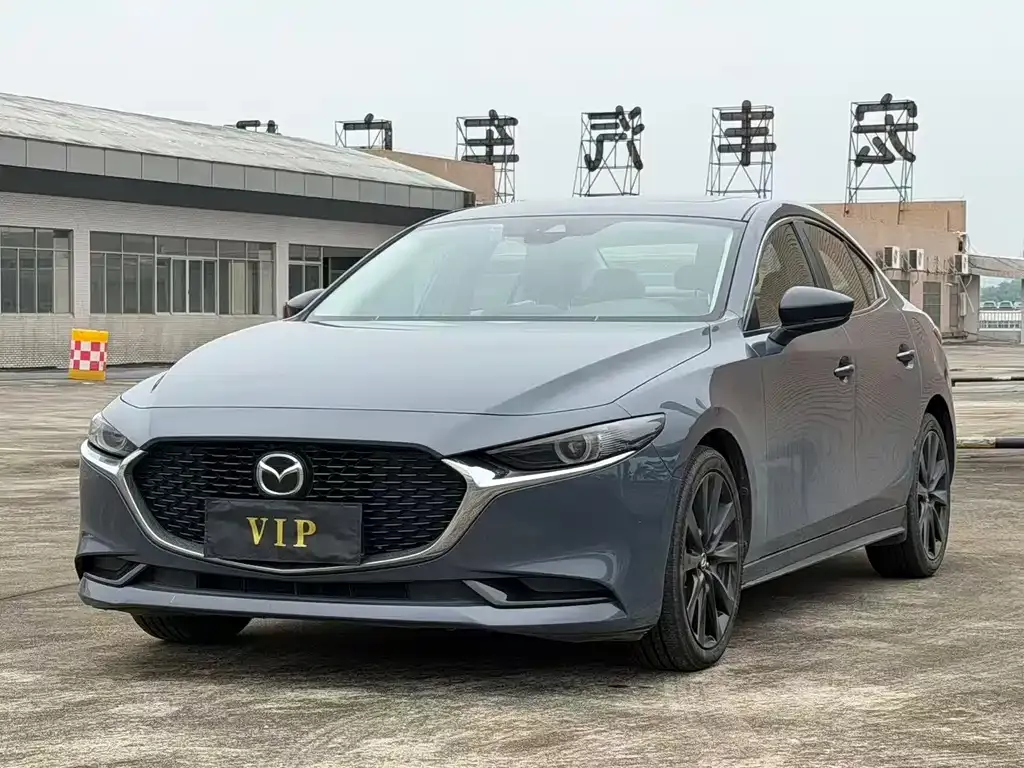 Mazda 3 Axela 2022 — фото 1 из 9