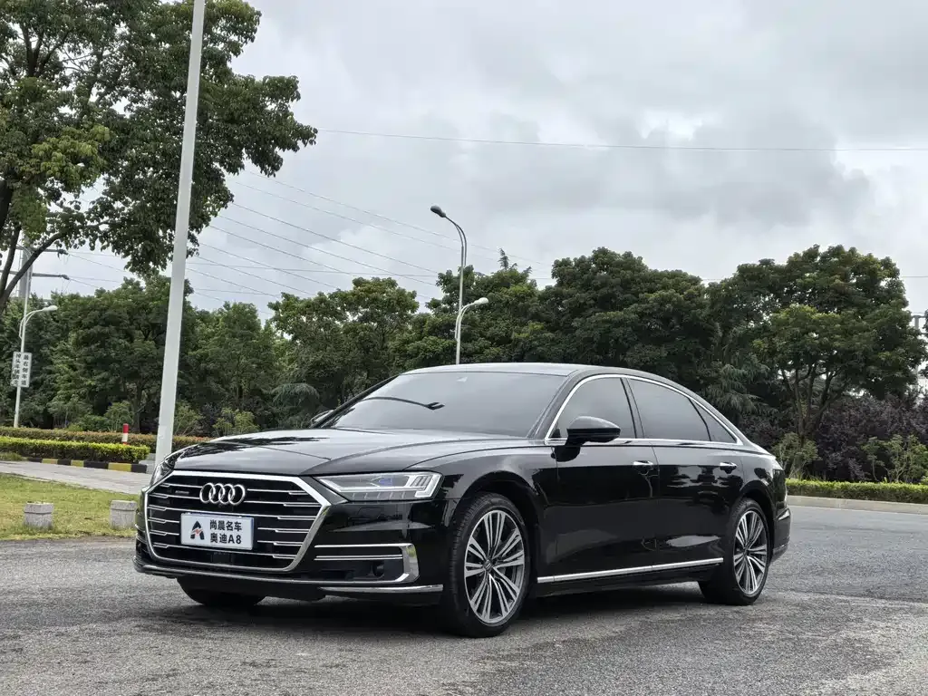 Audi A8 2020 — фото 1 из 5