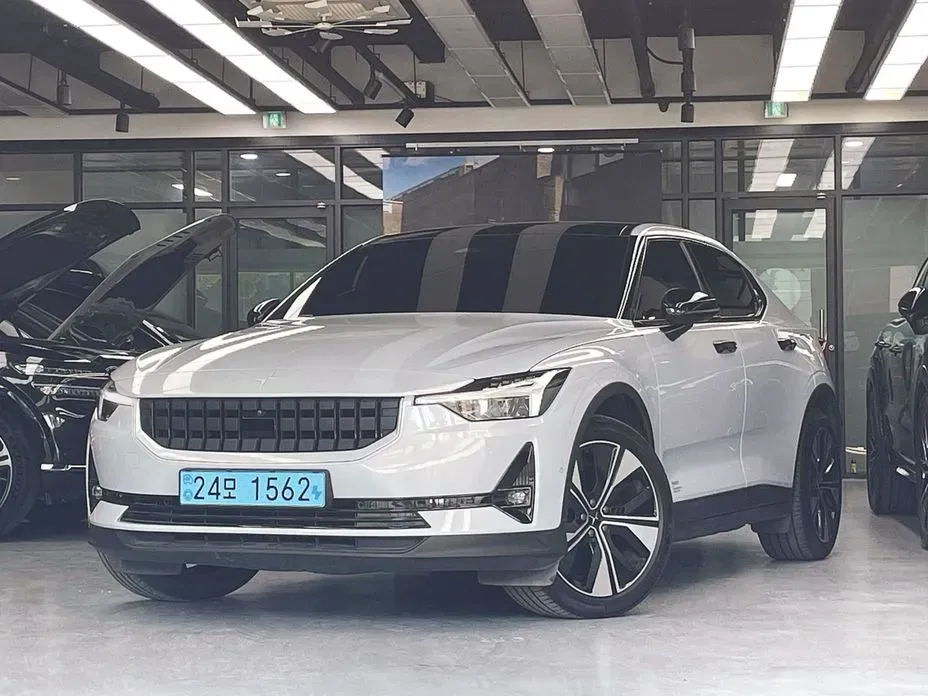 Polestar Polestar 2 2023 — фото 1 из 20