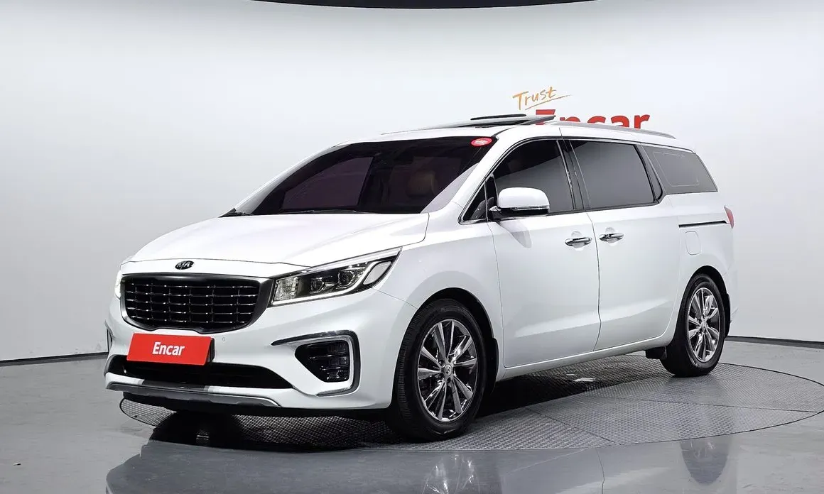 Kia Carnival 2019 — фото 1 из 5