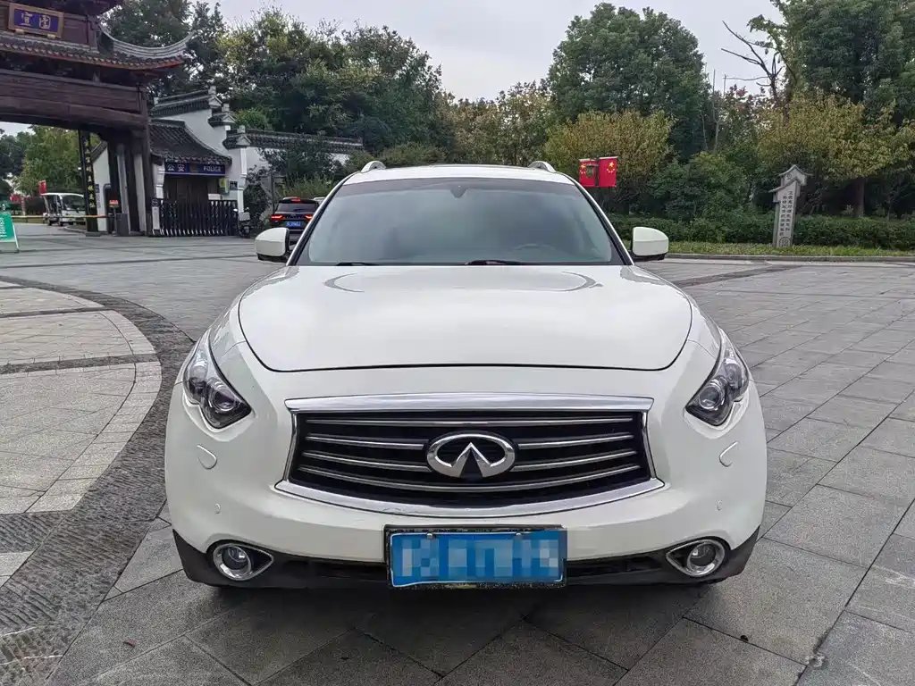 Infiniti QX70 2014