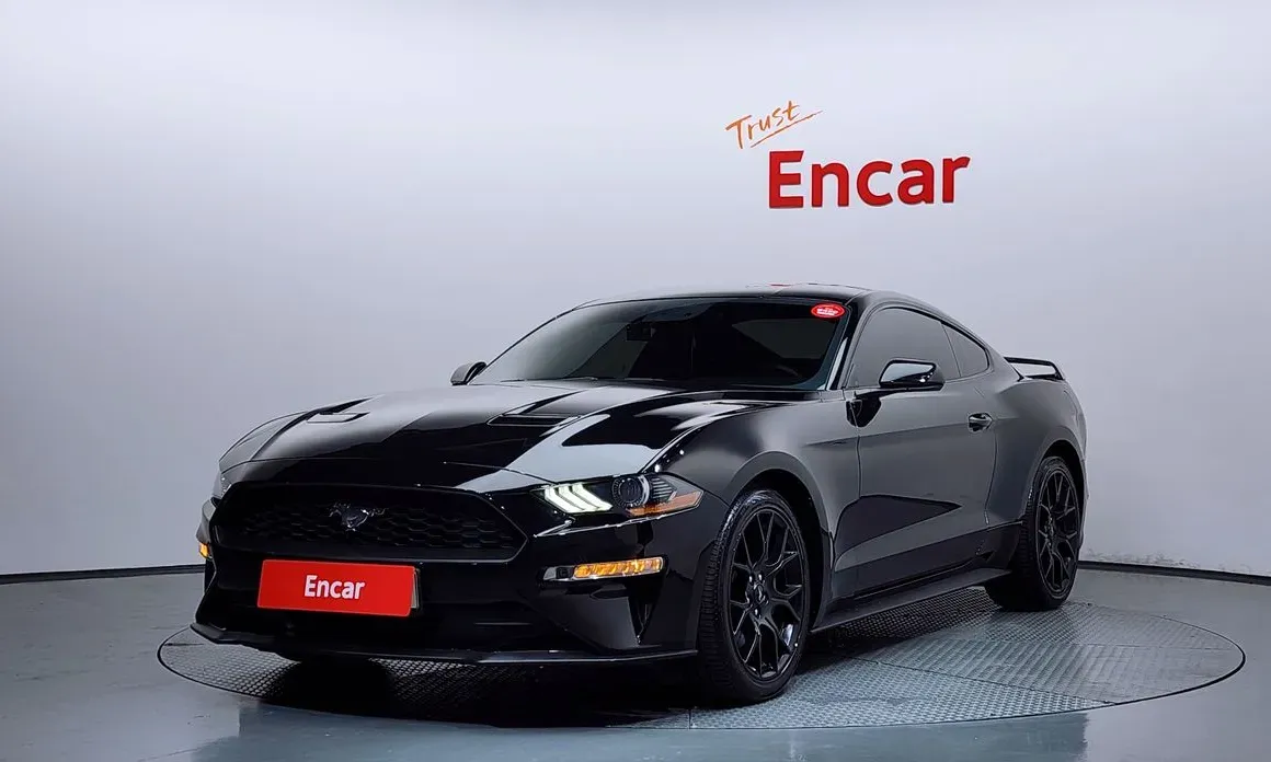Ford Mustang 2021 — фото 1 из 5