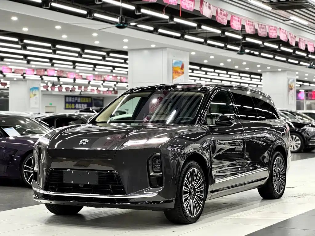 NIO ES8 2025