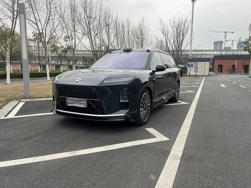 NIO ES8 2025