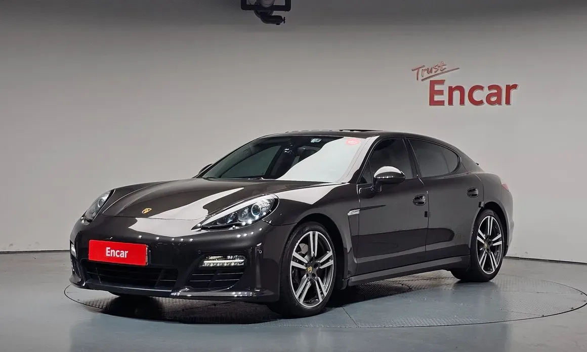 Porsche Panamera 2012 — фото 1 из 20