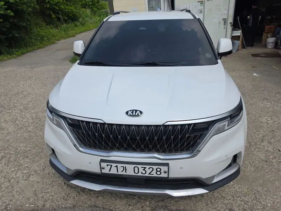 Kia Carnival 2021 — фото 1 из 17