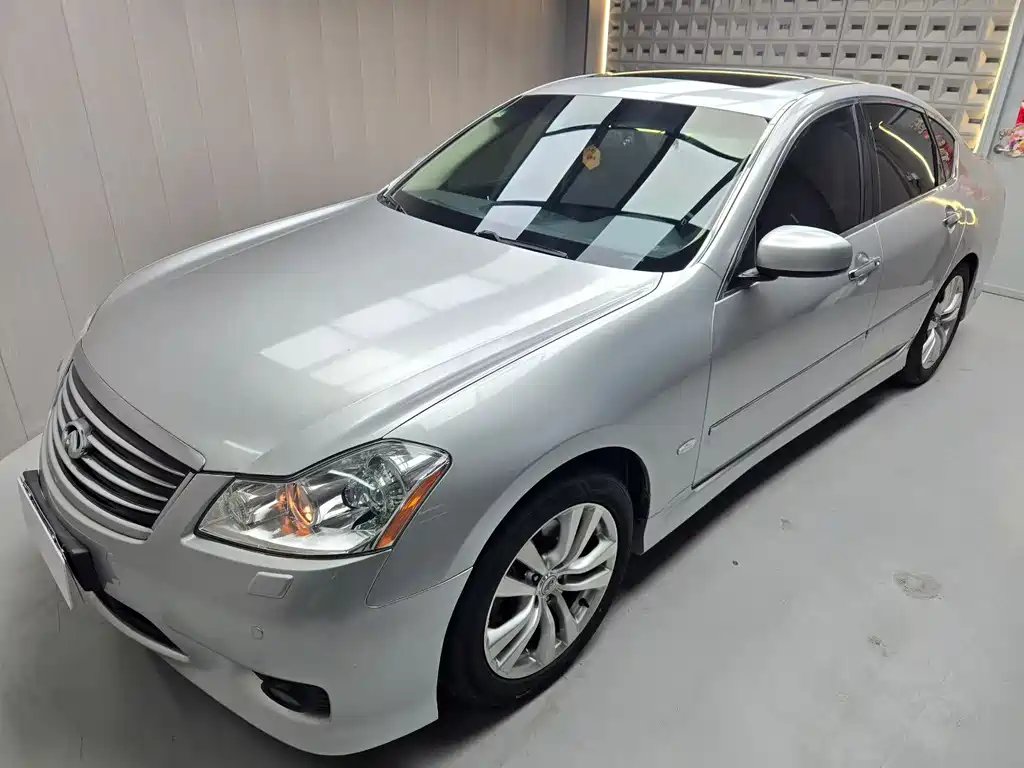 Infiniti M 2010