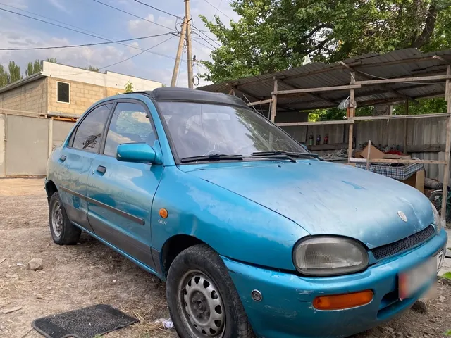 Mazda 121 II 1992 — фото 1 из 12