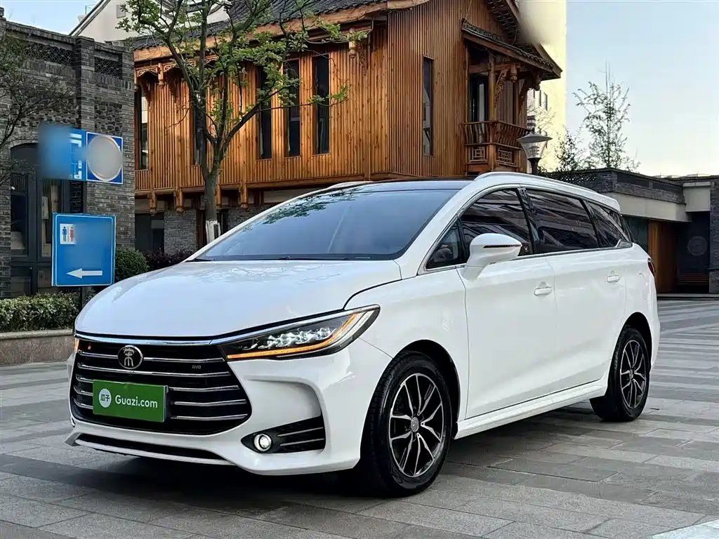 BYD MAX 2018