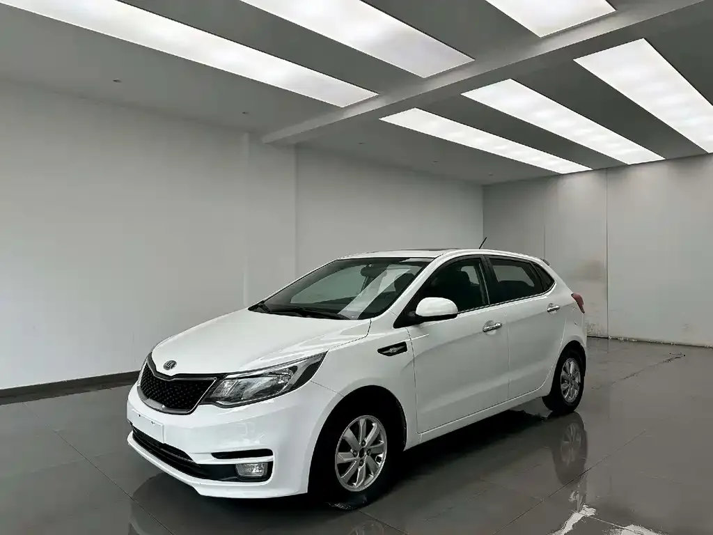 Kia K2 2015 — фото 1 из 9