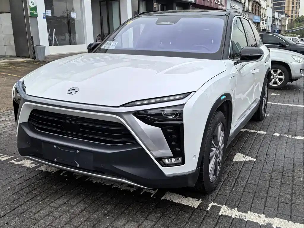 NIO ES8 2021
