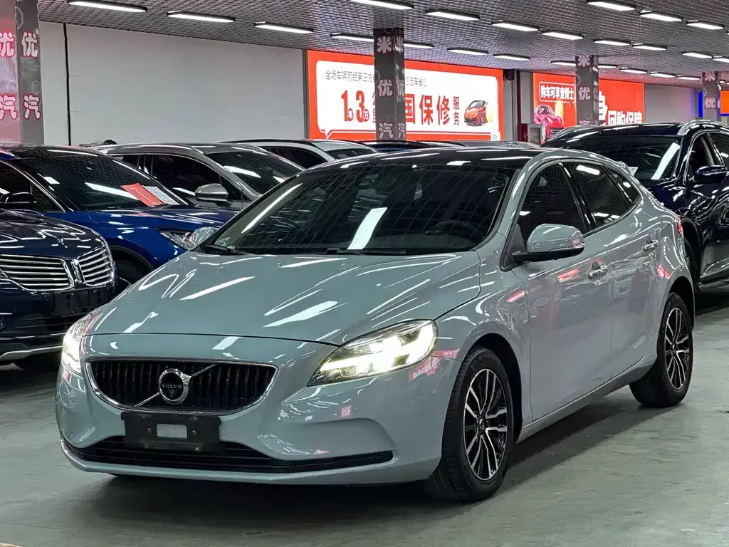 Volvo V40 2019 — фото 1 из 19