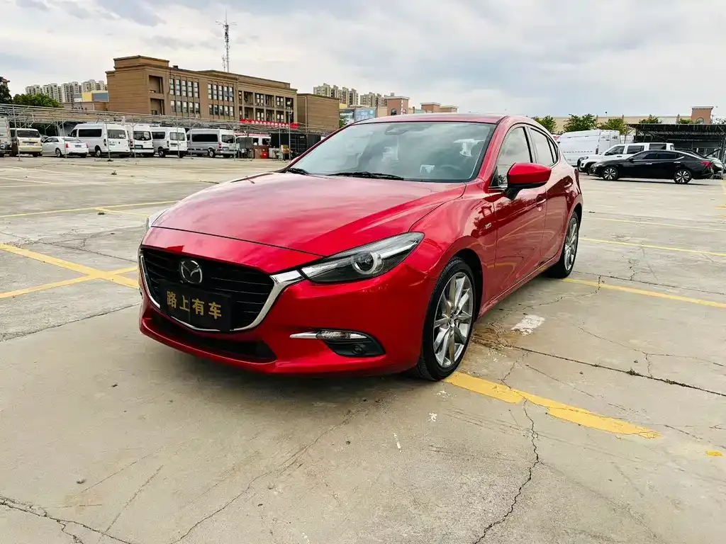 Mazda 3 Axela 2018 — фото 1 из 9