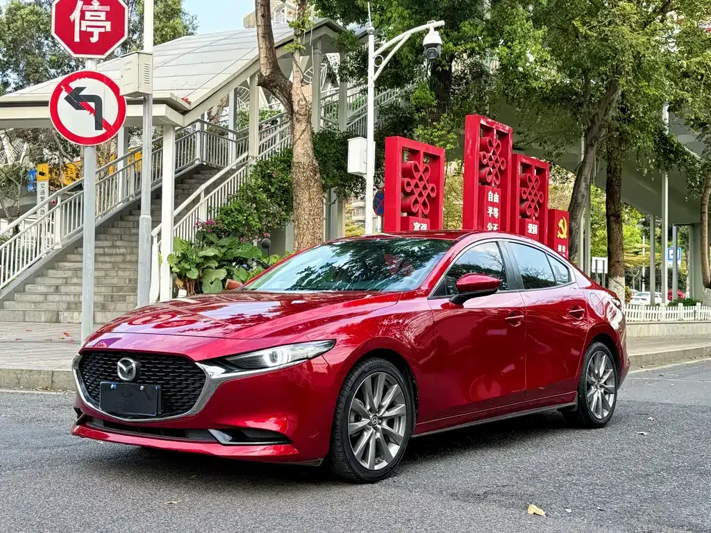 Mazda 3 Axela 2021 — фото 1 из 20