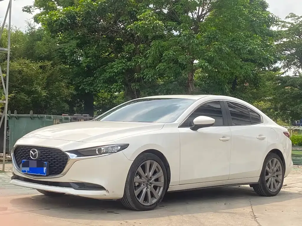 Mazda 3 Axela 2022 — фото 1 из 9