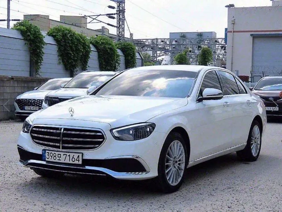 Mercedes-Benz E-Class 2023 — фото 1 из 20