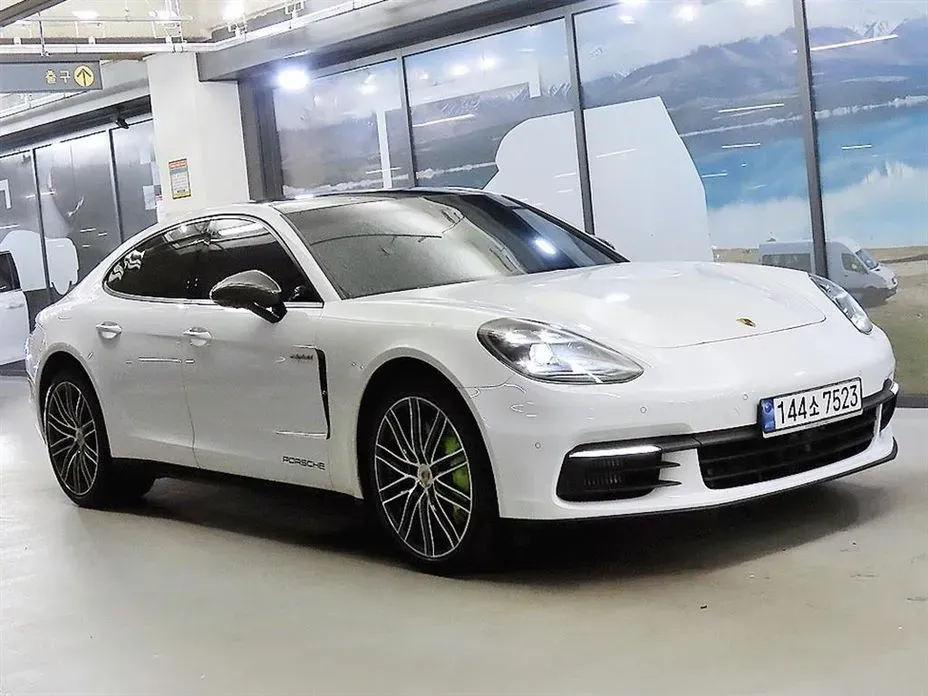 Porsche Panamera 2020 — фото 1 из 20