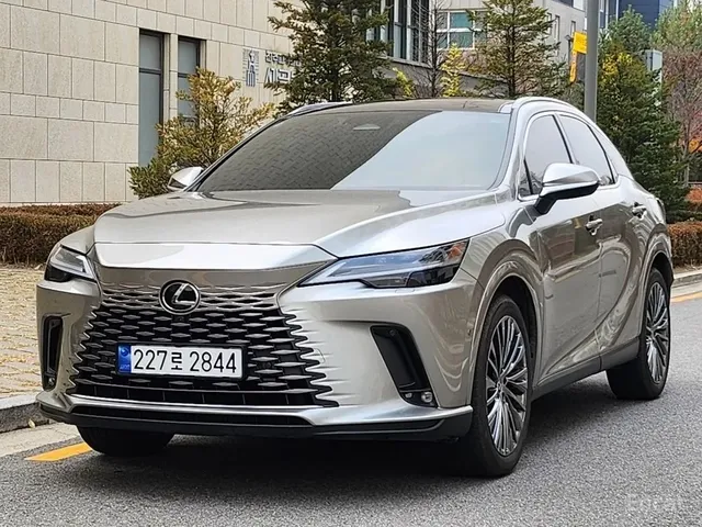 Lexus RX V 2023