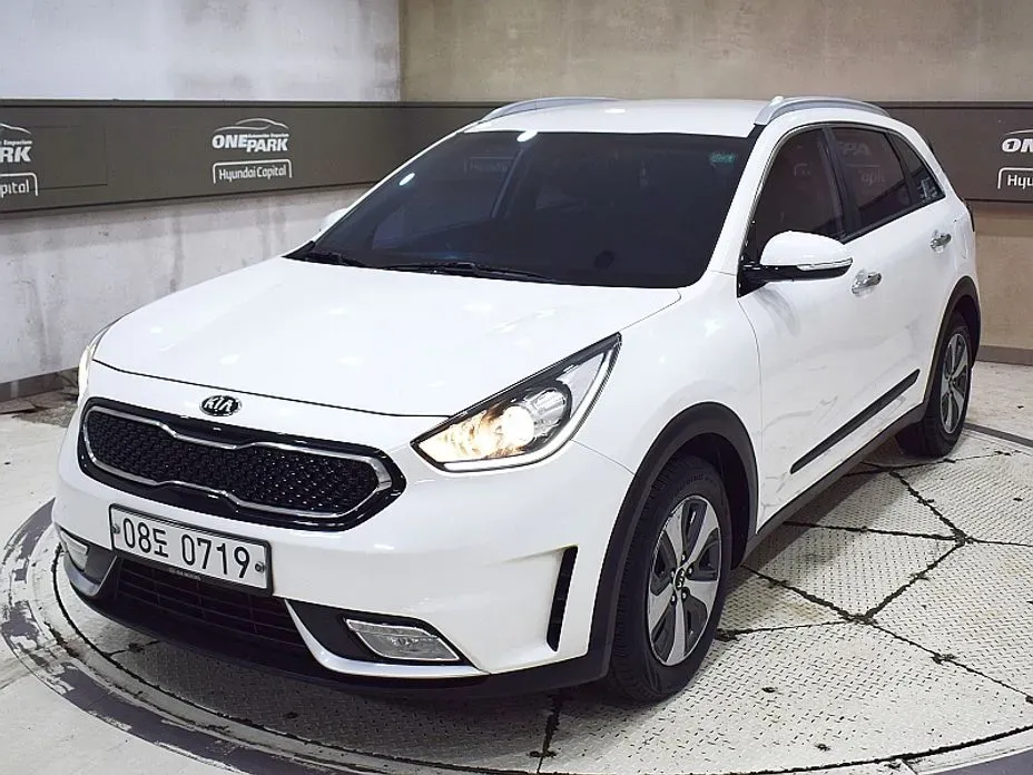 Kia Niro 2017 — фото 1 из 16