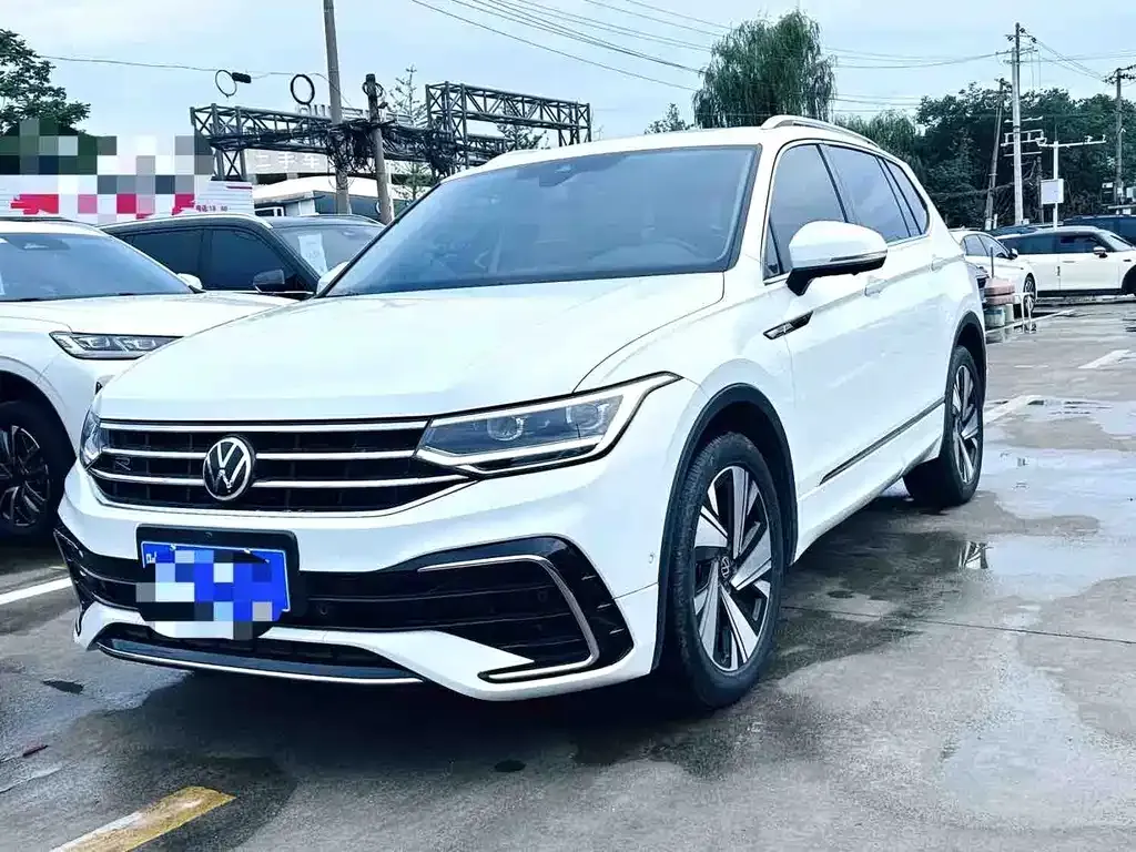 Volkswagen Tiguan L 2023 — фото 1 из 13