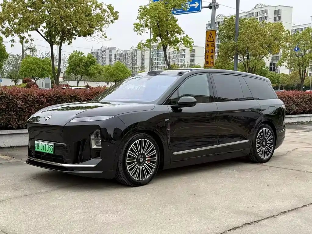 NIO ES8 2025