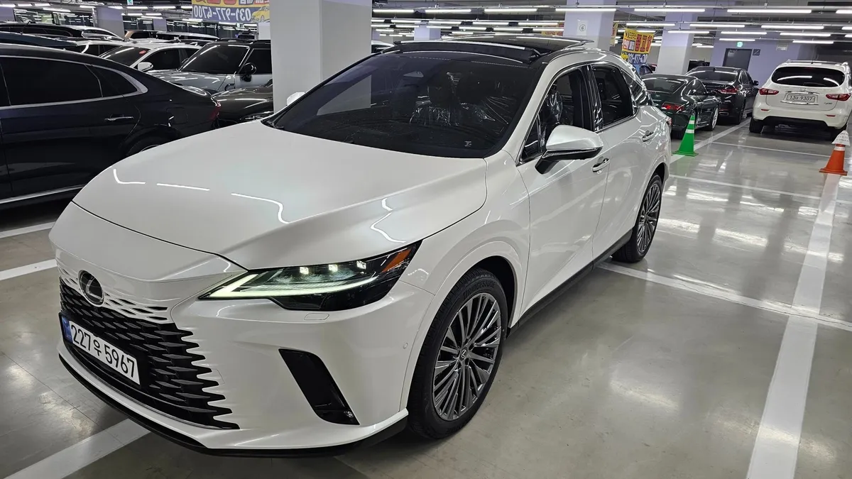Lexus RX V 2026 — фото 1 из 20