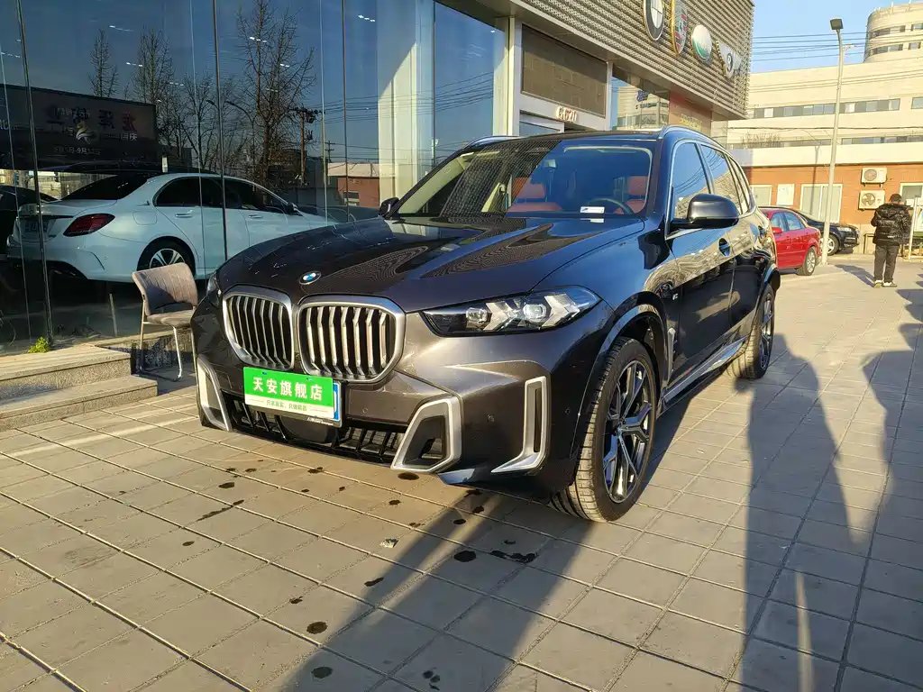 BMW X5 2024 — фото 1 из 30