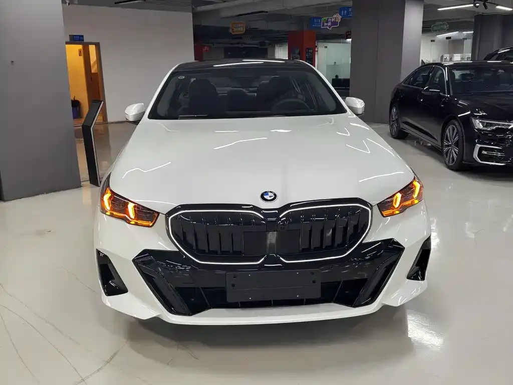 BMW 5 Series 2026 — фото 1 из 17