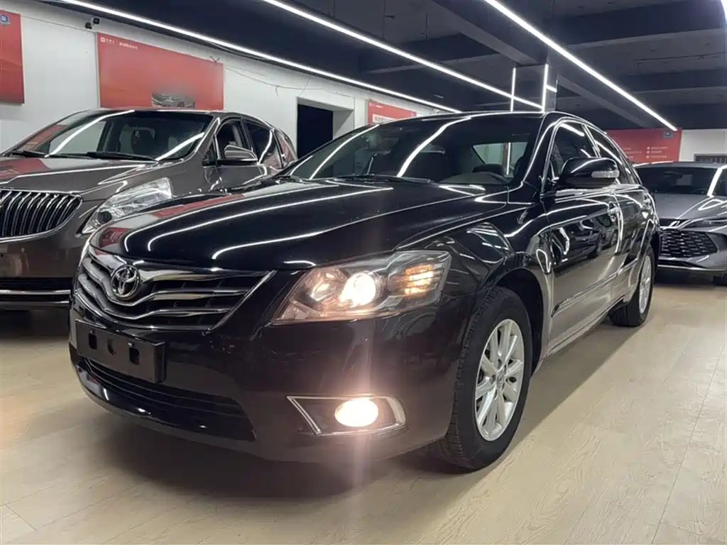 Toyota Camry 2014 — фото 1 из 25