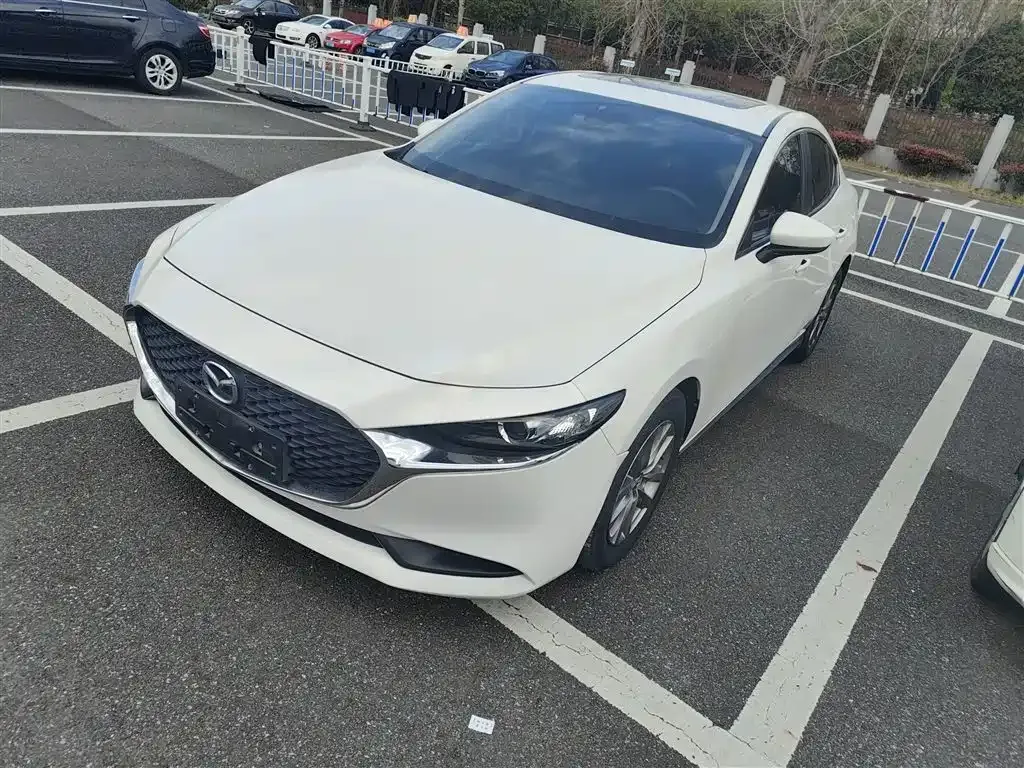 Mazda 3 Axela 2020 — фото 1 из 25