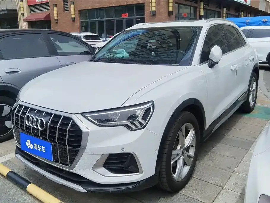 Audi Q3 2021 — фото 1 из 16