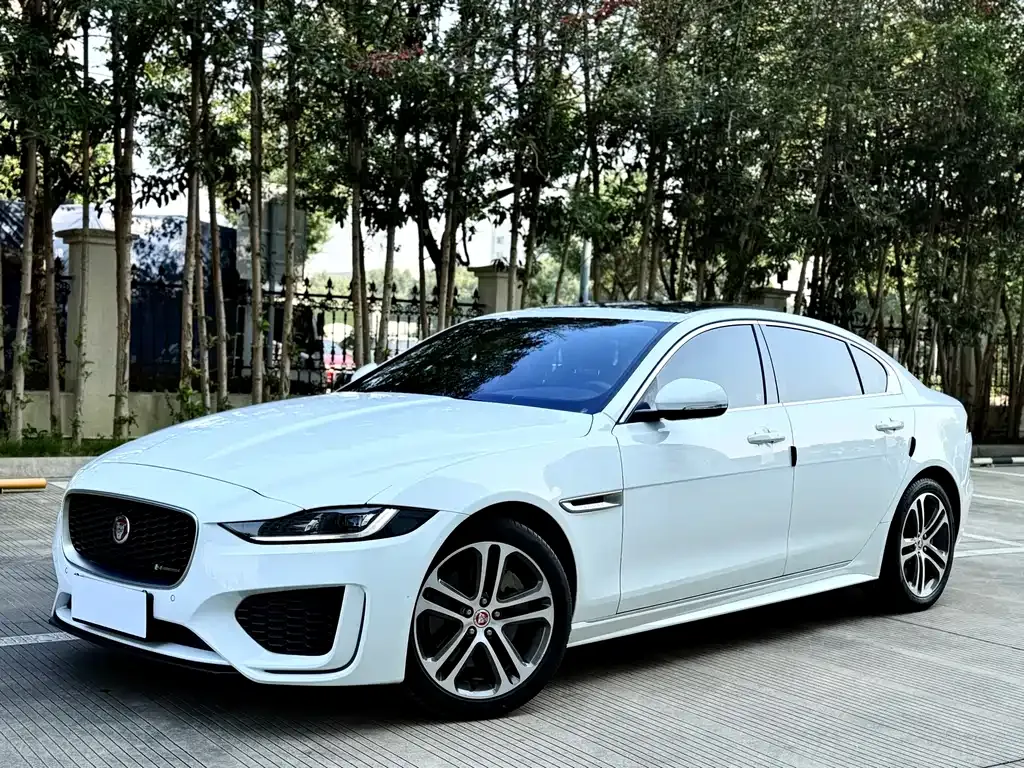Jaguar XEL 2024 — фото 1 из 16
