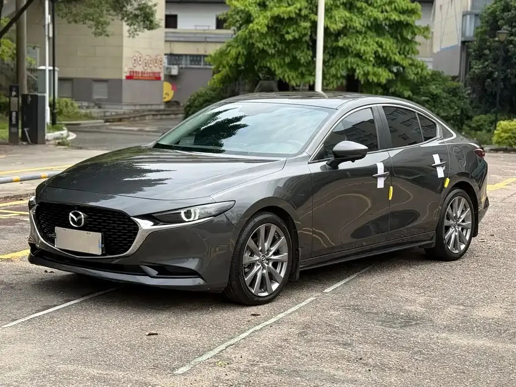 Mazda 3 Axela 2022 — фото 1 из 11