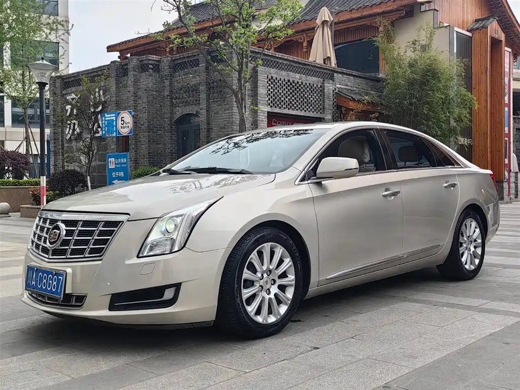 Cadillac XTS 2014 — фото 1 из 10