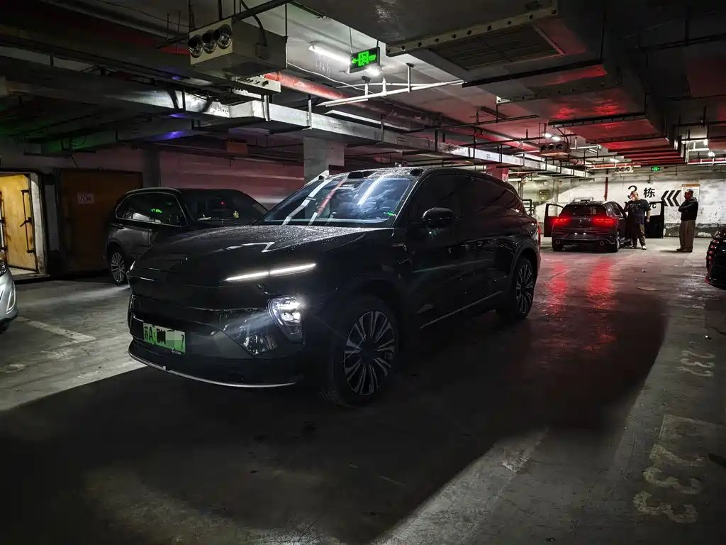 NIO ES8 2024