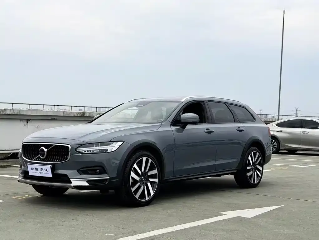 Volvo V90 2022 — фото 1 из 5