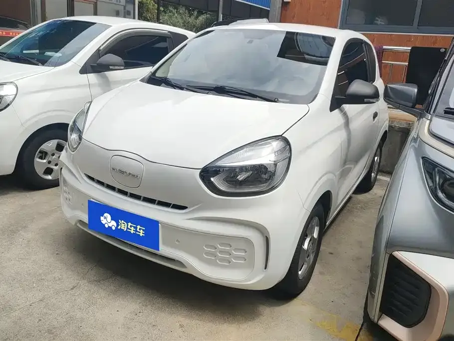 Roewe Clever 2021 — фото 1 из 16