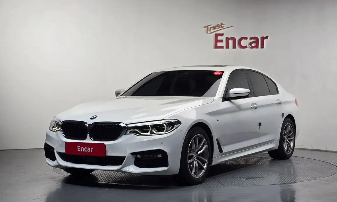 BMW 5-Series 2017 — фото 1 из 31