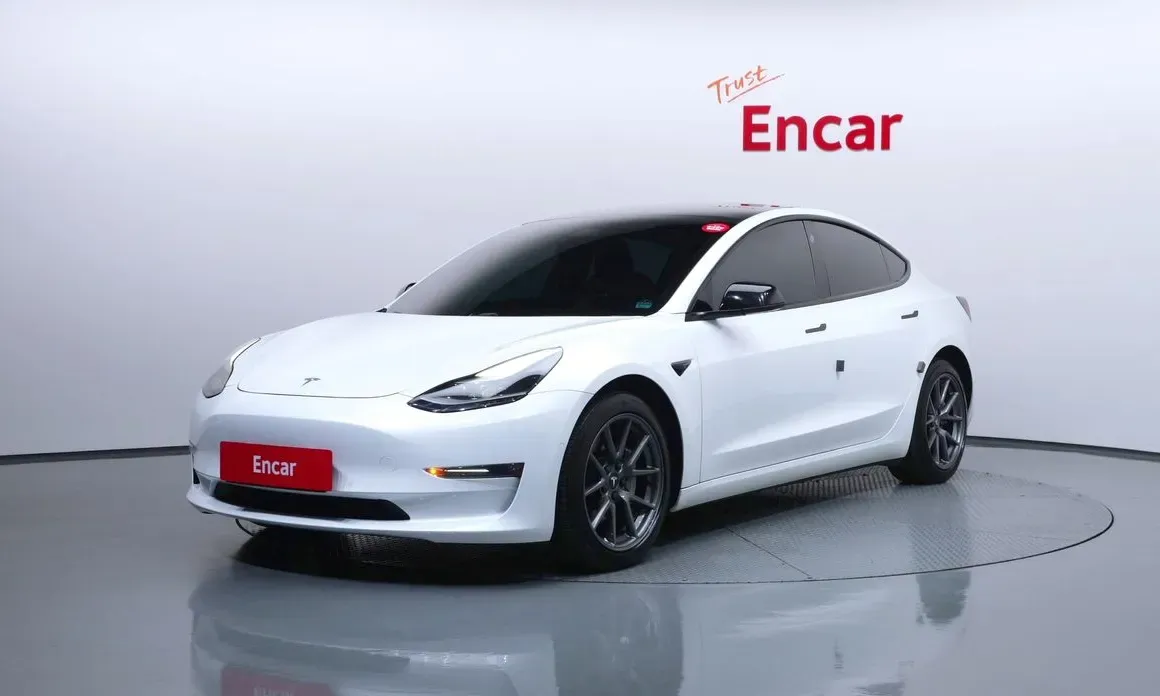 Tesla Model 3 2021 — фото 1 из 20