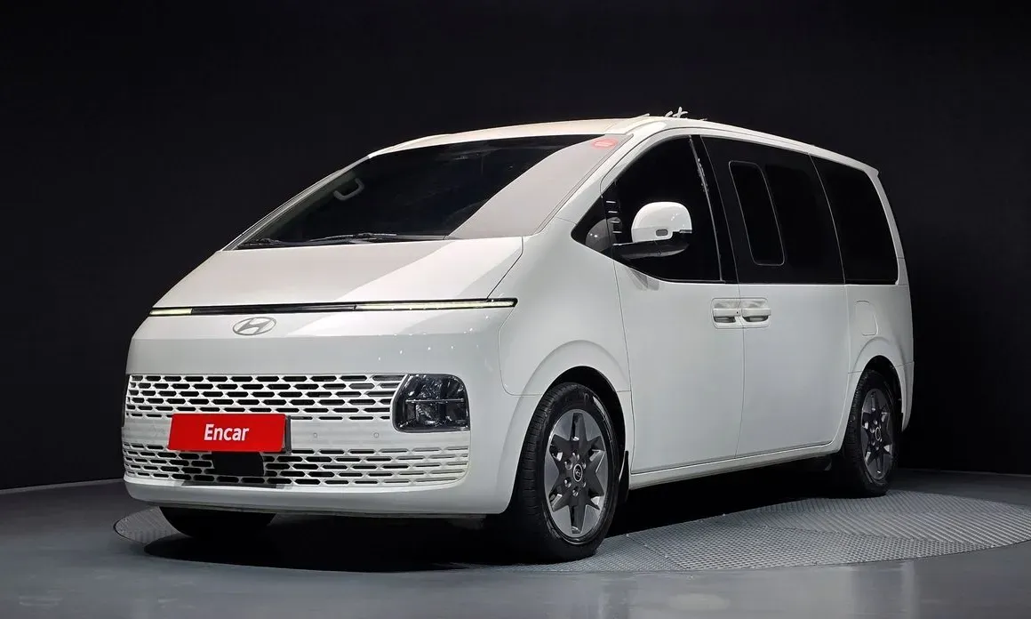 Hyundai Staria 2025 — фото 1 из 31