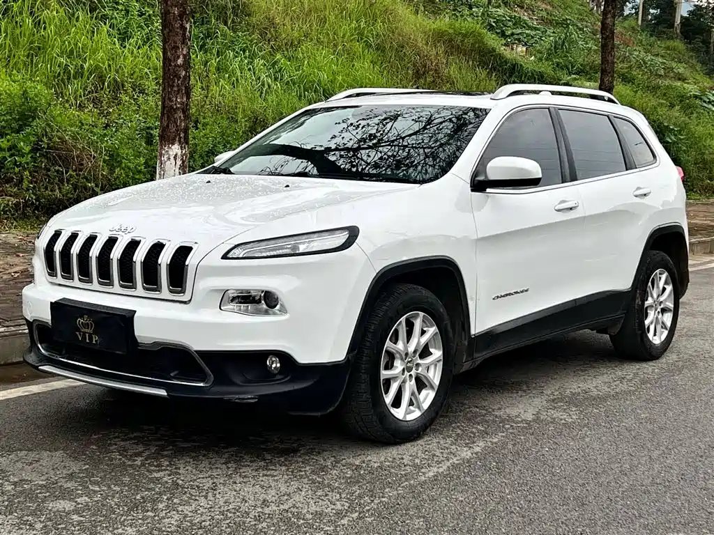 Jeep Cherokee 2017 — фото 1 из 9