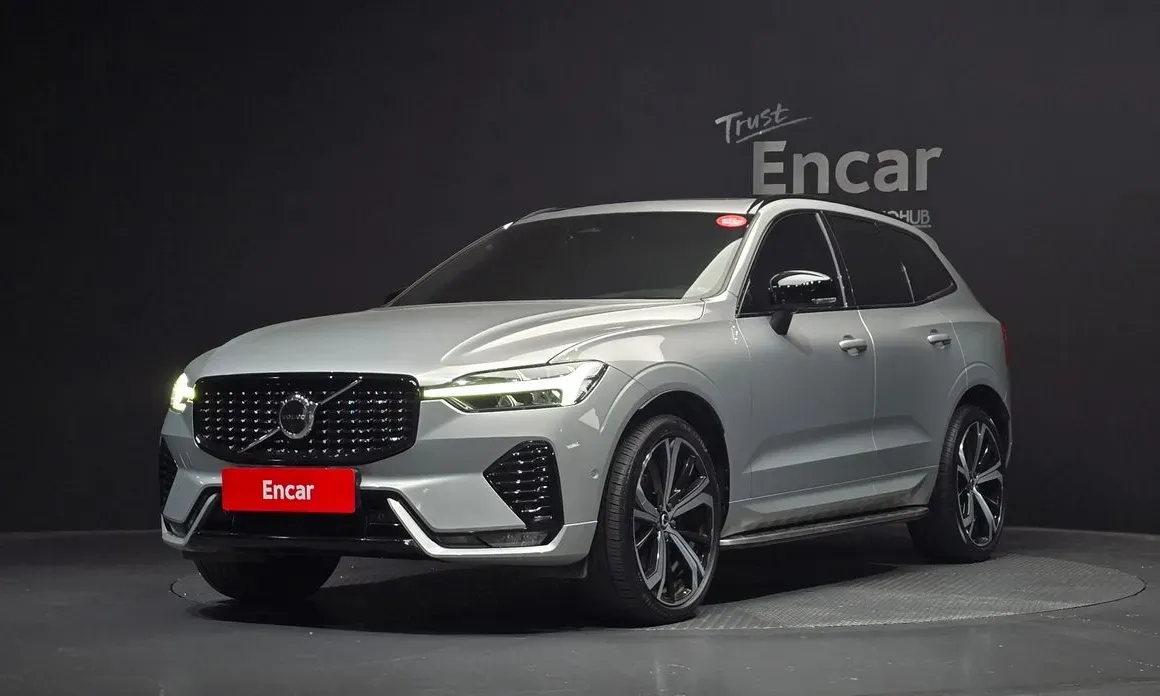 Volvo XC60 2022 — фото 1 из 30