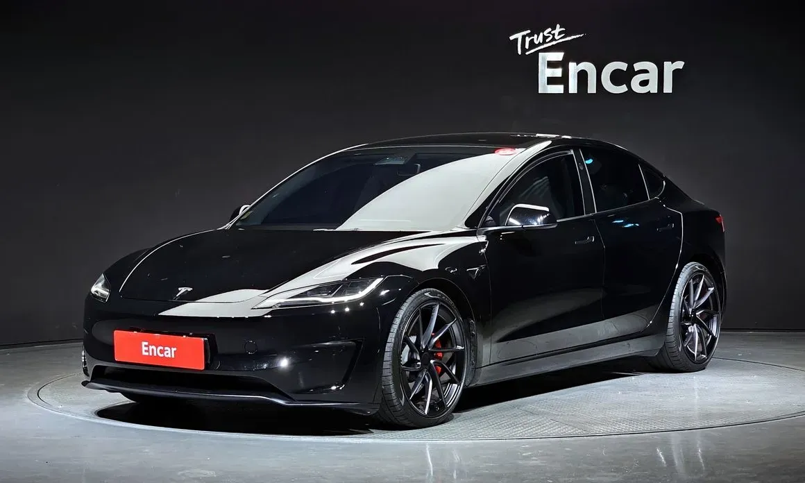 Tesla Model 3 2024 — фото 1 из 20