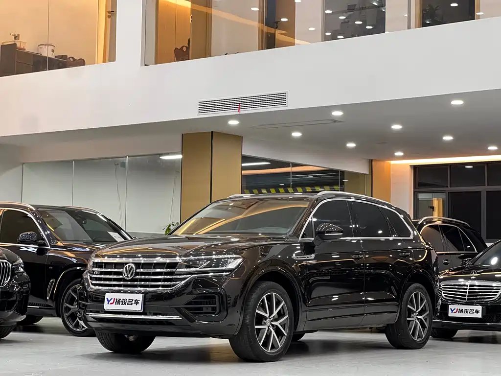 Volkswagen Touareg 2019 — фото 1 из 15