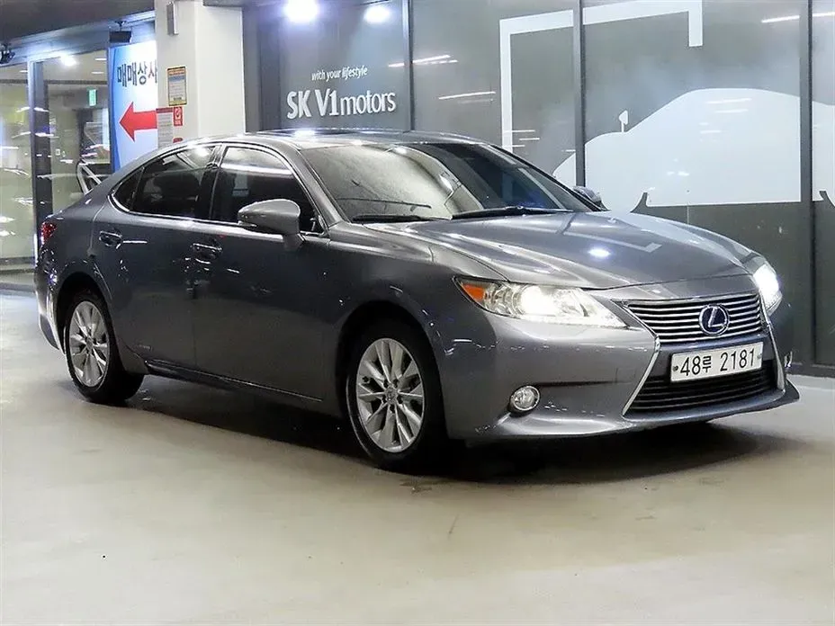 Lexus ES 2013 — фото 1 из 20