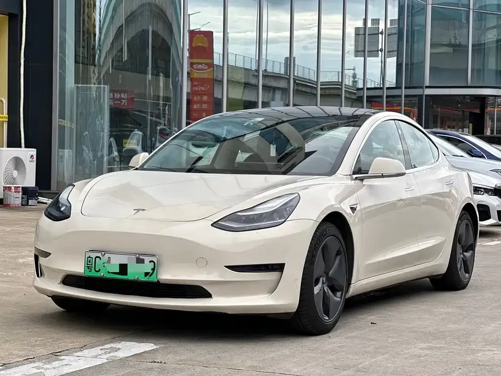 Tesla Model 3 2019 — фото 1 из 9