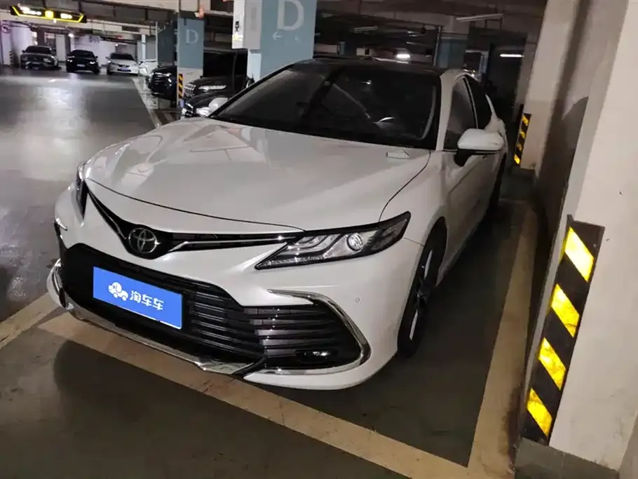 Toyota Camry 2023 — фото 1 из 16