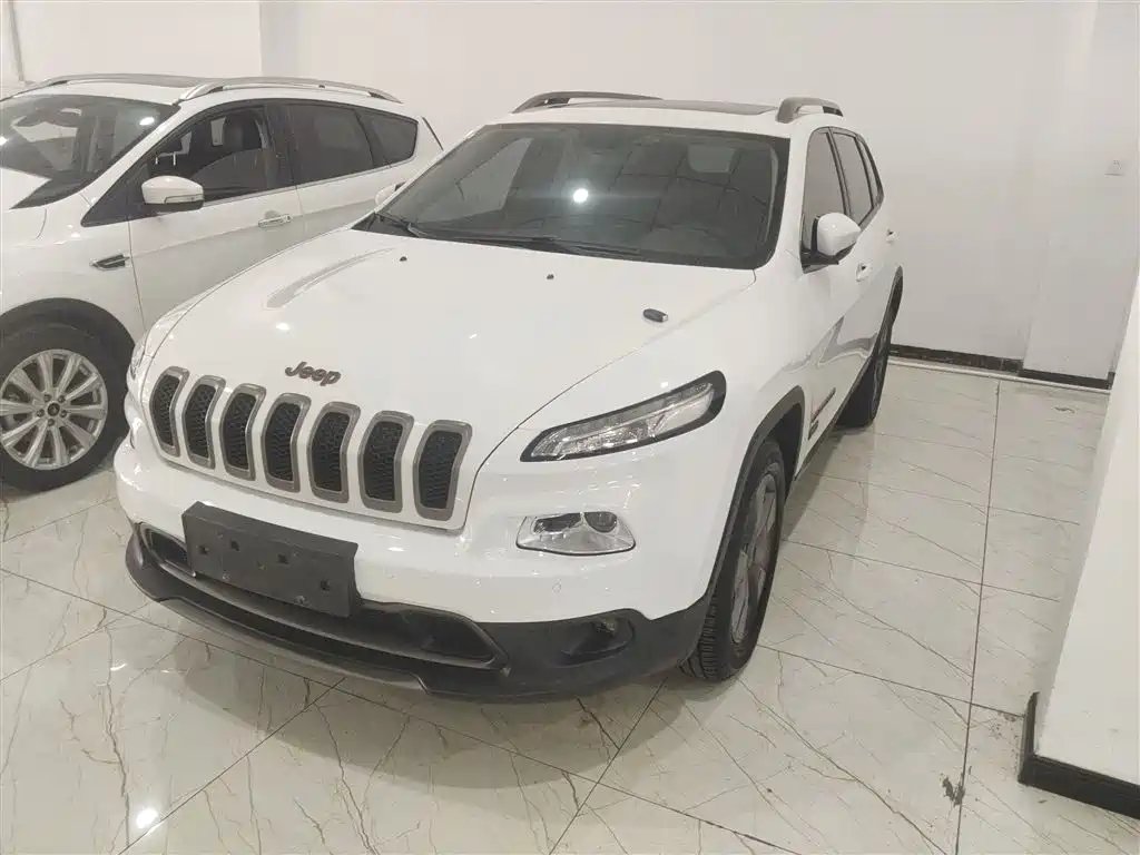 Jeep Cherokee 2016 — фото 1 из 11